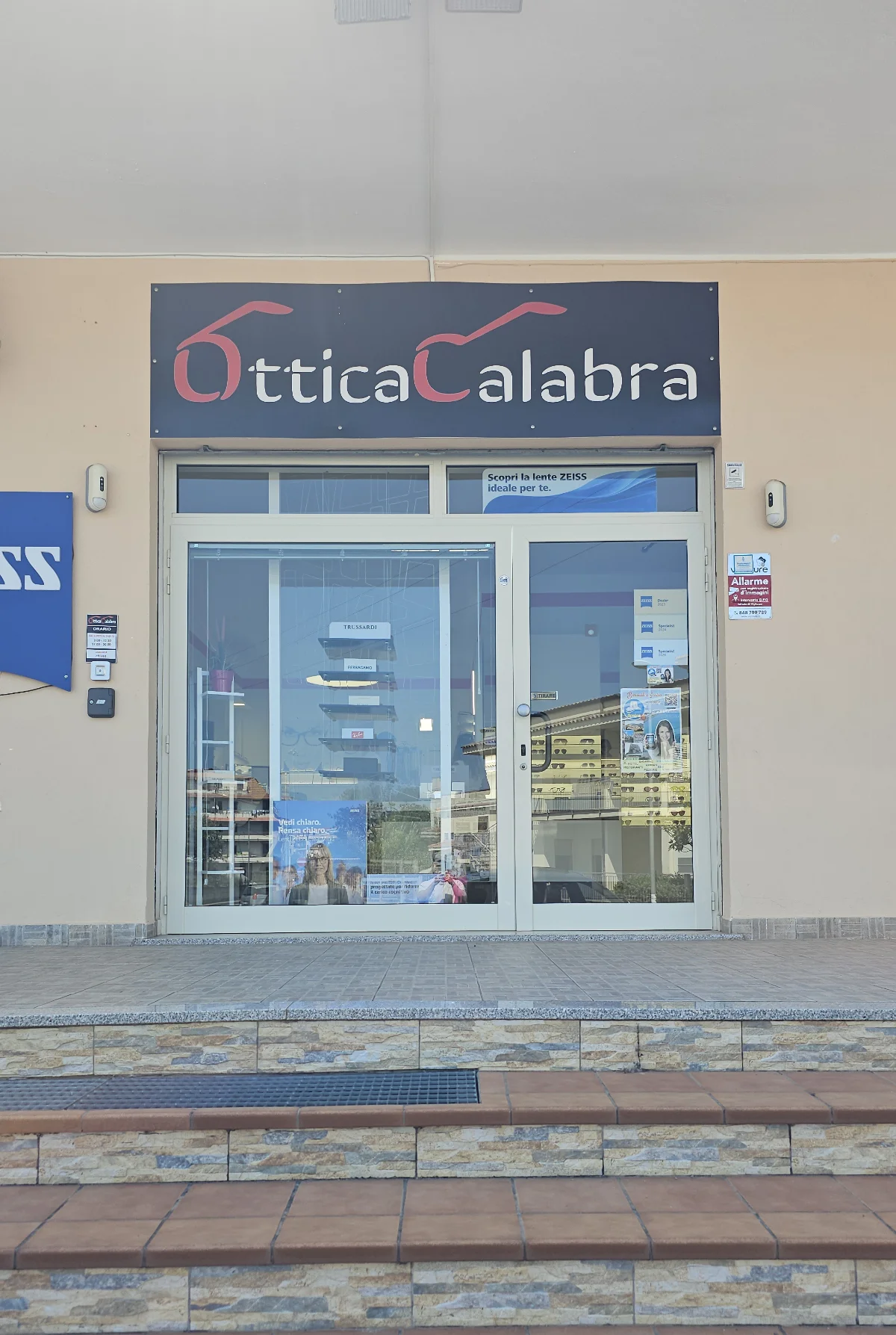 Ingresso del negozio OtticaCalabra a Scalea, Via del Mulino