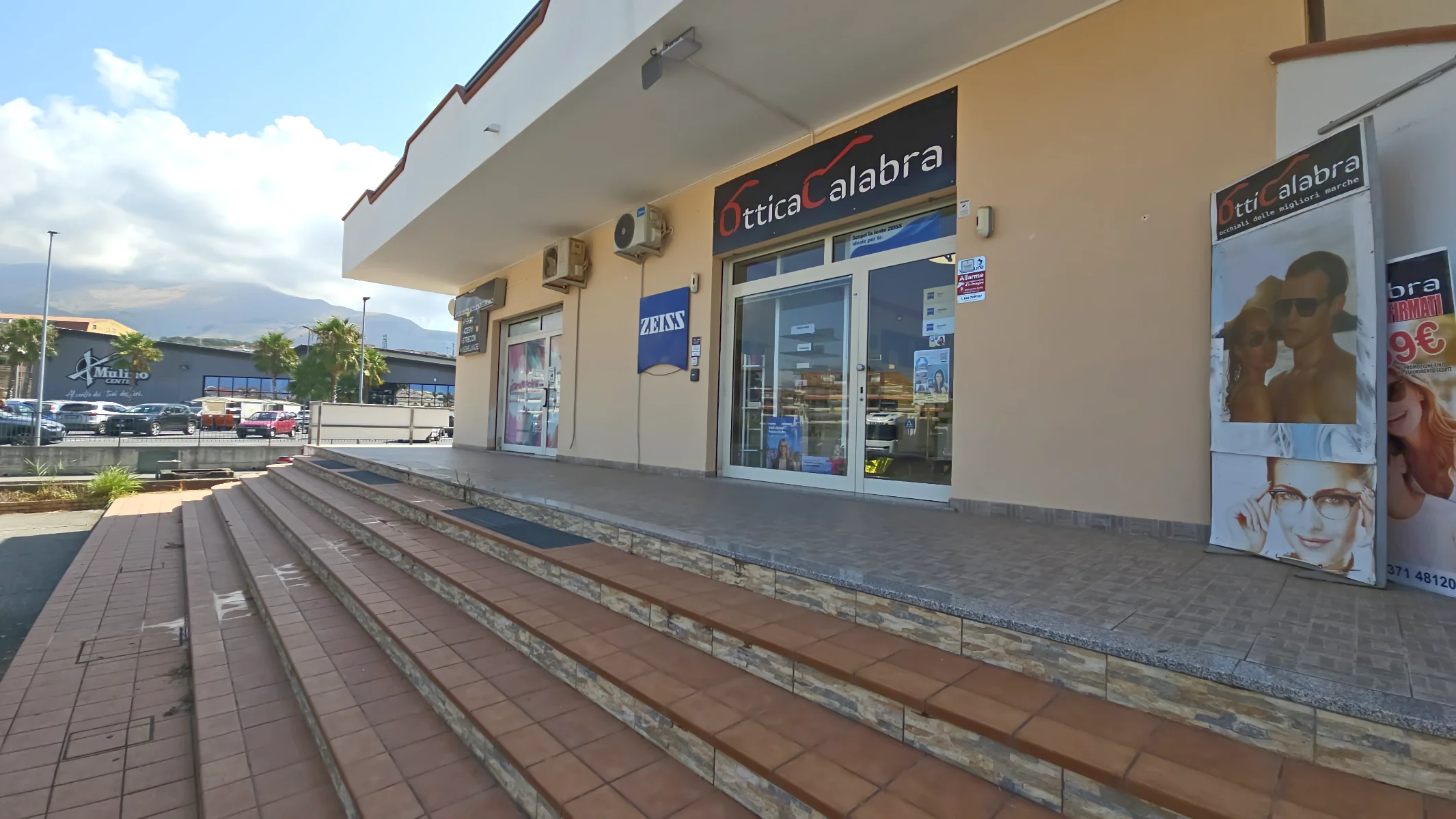 Il punto vendita OtticaCalabra in Via del Mulino a Scalea (CS)